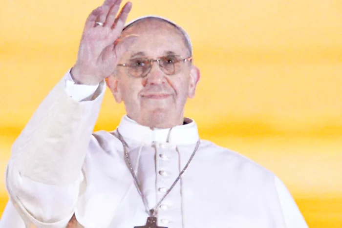 Mii de oameni au  aşteptat ieri să îl  mai vadă iar pe  Papa Francisc I