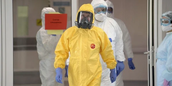 Vladimir Putin vizitează centrul medical Kommunarka Rusia unde sunt trataţi bolnavii de coronavirus FOTO Profimedia