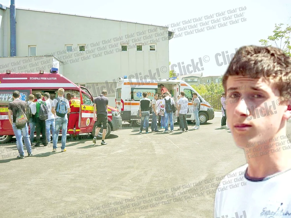 
    Medicii sosiţi la faţa  locului au acordat  primul ajutor elevilor  evacuaţi din şcoală  