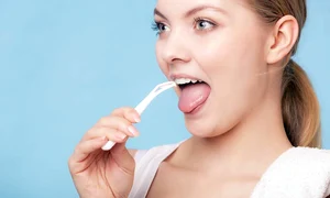 femeie periuta dinti12545877 jpeg