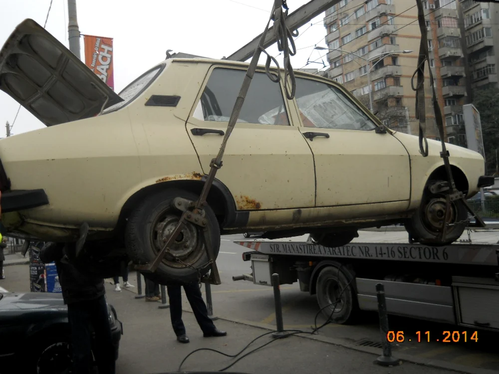 Autorităţile spun că ritmul de ridicare a maşinilor abandonate va creşte. FOTO Arhiva Adevărul