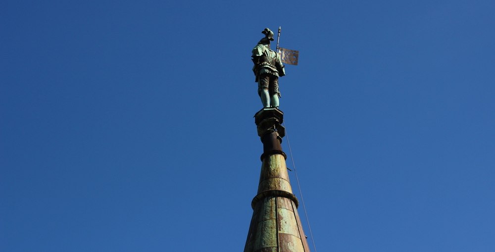 Uimitoarea statuie a lui Ioan de Hunedoara va fi reparată după 150 de ani. Se află pe cel mai înalt turn VIDEO