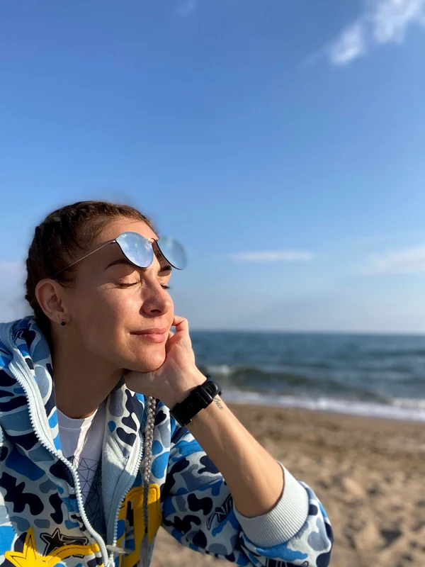 Roxana Ciuhulescu este de 1 mai în Grecia. Sursă: Facebook