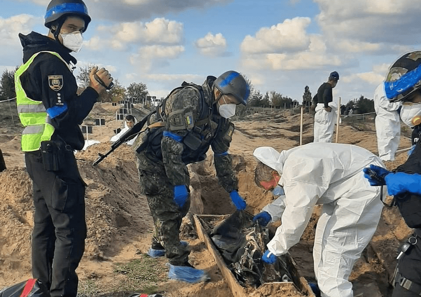 O groapă comună şi alte aproximativ 200 de morminte, descoperite în oraşul ucrainean Lîman