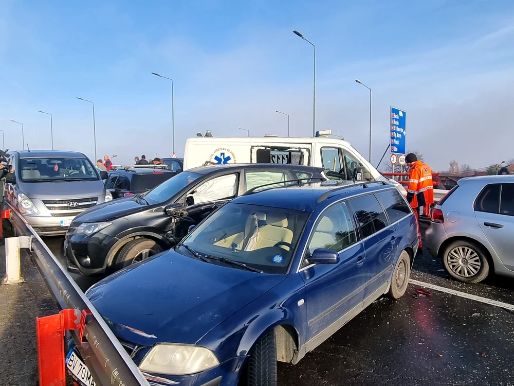 Accident în lanț pe podul de la Dârste FOTO Ovidiu Stan