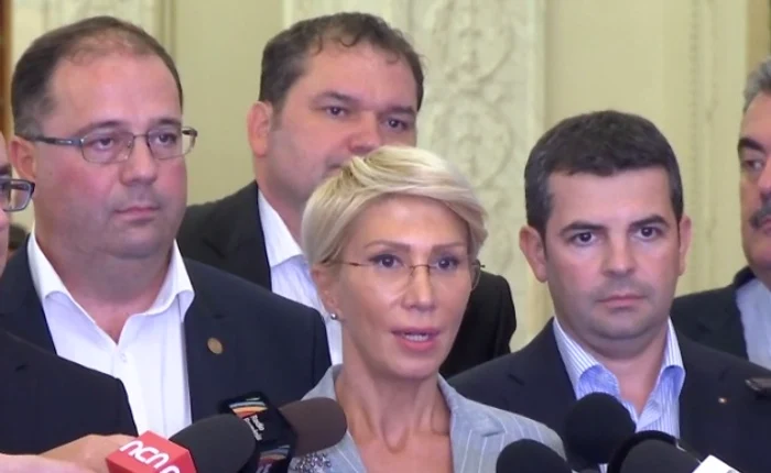 
    Raluca Turcan, reprezentanta PNL a declarat că Opoziția are numărul necesar de semnături pentru a dărâma Guvernul Dăncilă  