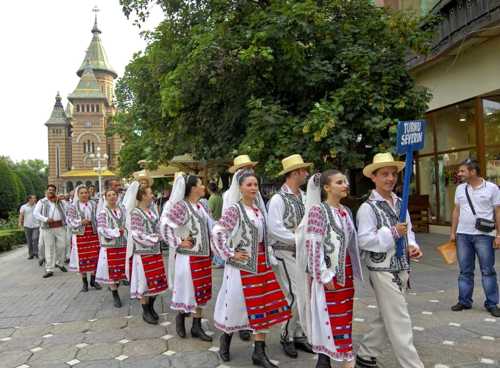După alegerile din acest an, timișenii vor „dansa” după cum „cântă” consilierii olteni