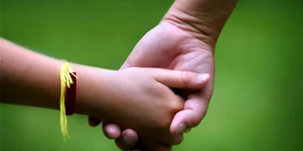 Legea adopţiilor intră în vigoare începând cu 7 aprilie