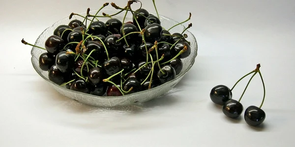 Sucul de cireşe amare îţi oferă o porţie mult mai semnificativă de antioxidanţi decât o fac coacăzele.
