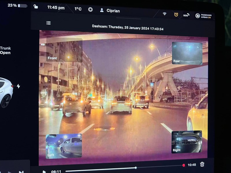 Un fragment din Pasajul Basarab a căzut pe o mașină. Incidentul, surprins de camera de bord: „voi solicita plata reparației pentru daunele create” FOTO