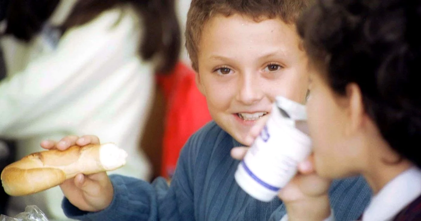 500 de milioane de copii consumă zilnic lapte si fructe prin programul Comisiei Europene FOTO Mediafax