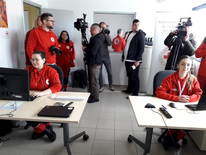 Cele două operatoare au fost special instruite. FOTO: Adrian Popescu