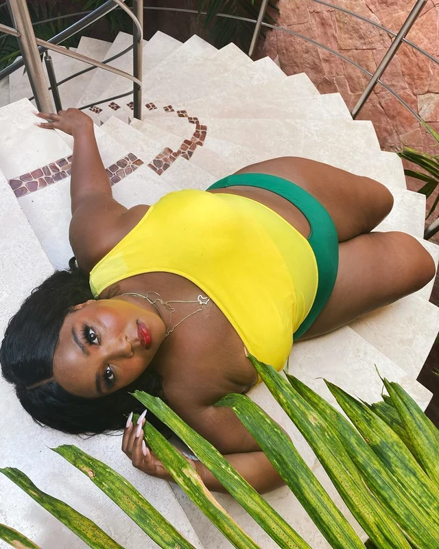 9 lizzo 1 jpg jpeg