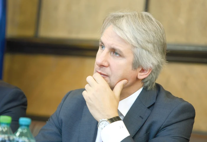 
    Eugen Teodorovici vrea  să introducă impozitul  forfetar, de la 1 ianuarie 2016  