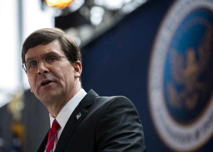 Mark Esper susţine că există state NATO care dau mai puţin de 1 la sută din PIB pentru Apărare FOTO Lisa Ferdinando/Office of the Secretary of Defense Public Affairs