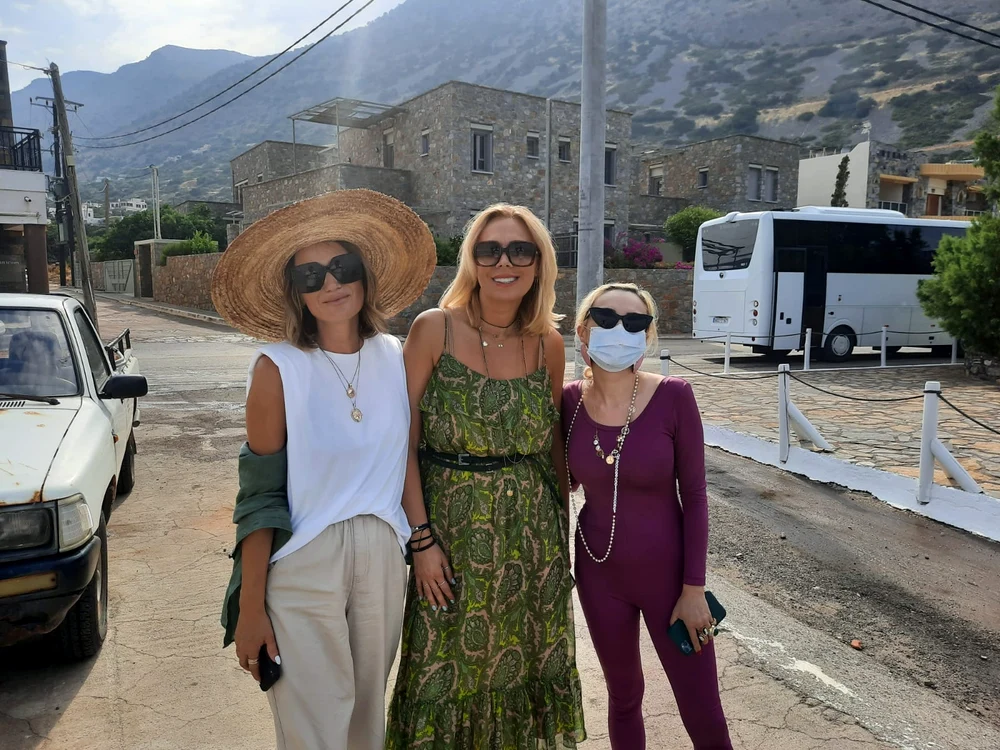 Carmen Negoiță, Dana Săvuică și Ana Morodan au aterizat marți în Creta 