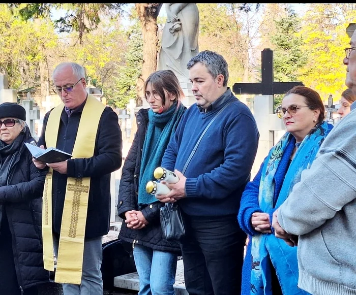 La cimitir au venit și fratele și fiica Ronei Hartner / Foto: Click!