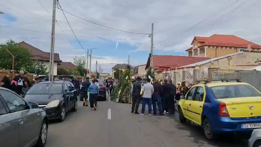 Pedeapsa pregătită de stabor în cazul crimei din Craiova. Bărbatul ucis în luptele de stradă a fost înmormântat astăzi
