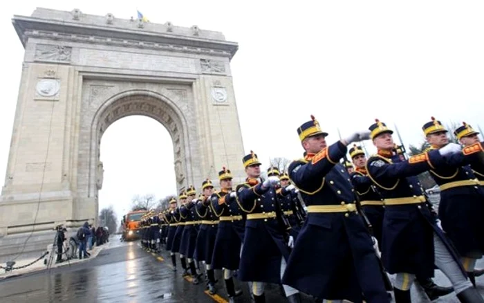 
    Peste 4.000 de militari vor trece pe sub Arcul de Triumf pe 1 Decembrie, de Ziua Naţională a României şi a Centenarului Marii UniriFOTO: Click!  