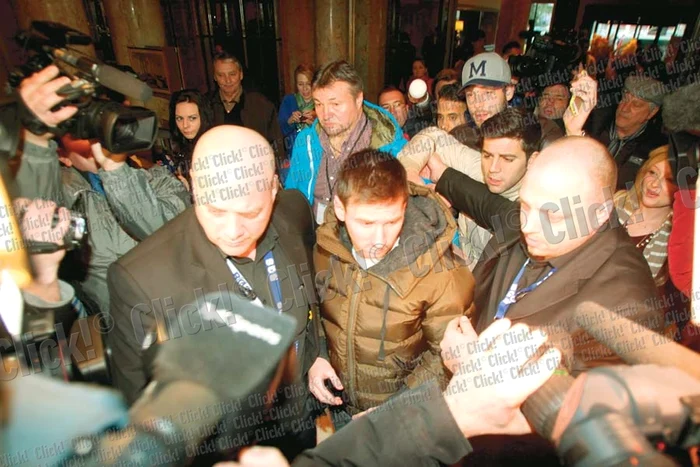 Messi a fost asaltat de fani, dar foarte puţini au reuşit să-l vadă de aproape (FOTO: Brigada Diverse)