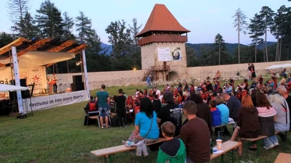 O idee de film aduce studenților un loc la Şcoala de Vară a Festivalului de Film Istoric de la Râşnov jpeg