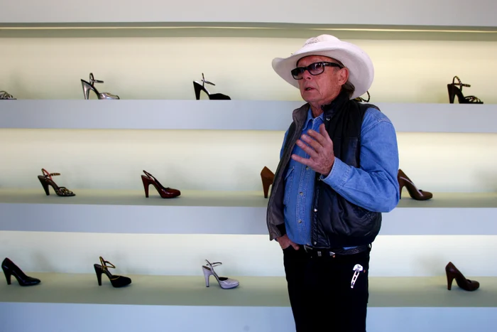 Reprezentantul „magazinului”, Boyd Elder, are grijă de el (Foto: Profimedia)