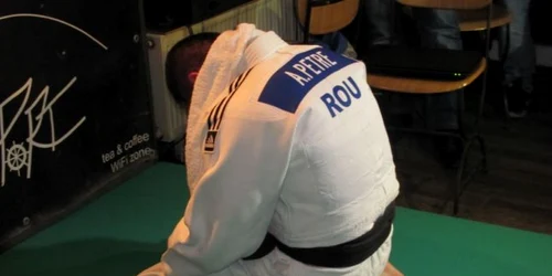 jandarm adrian petre foto> florina pop