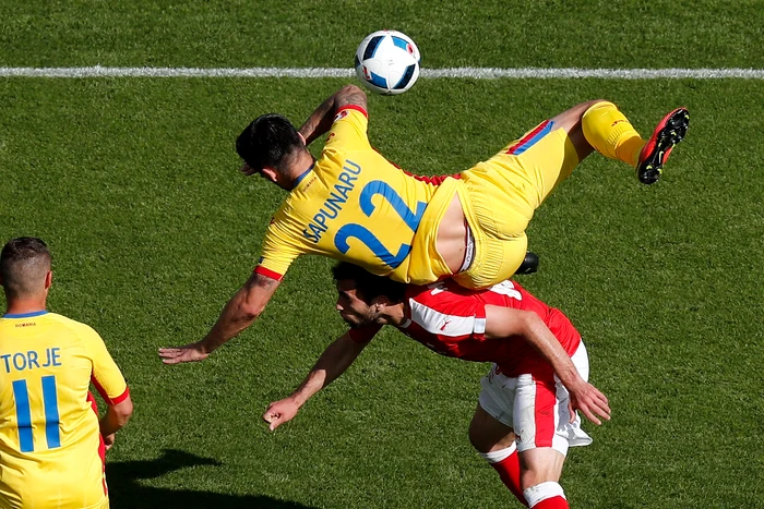 Românul s-a învârtit în aer datorită poziţionării lui Mehmedi, care a evitat duelul