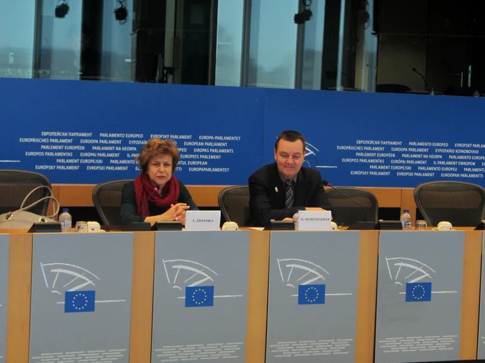 Tatjana Zdanoka, europarlamentar din Letonia (stânga)