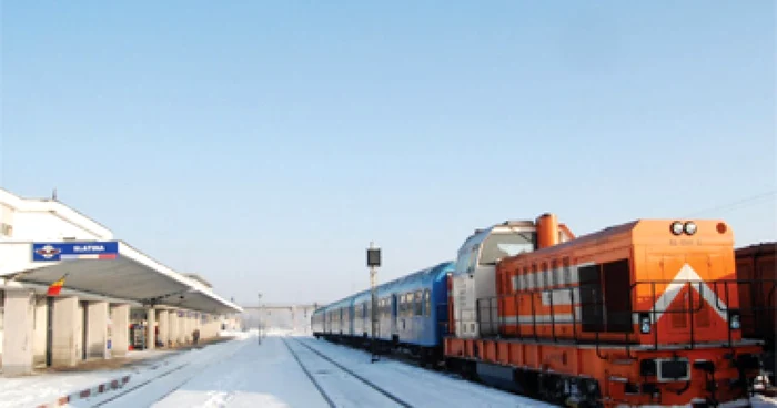 Trenurile au trecut prin gara Slatina cu întârzieri de sute de minute. foto: Virgil Lăpădatu