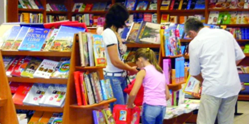 Reşiţa: Start la goana după manuale (GALERIE FOTO)
