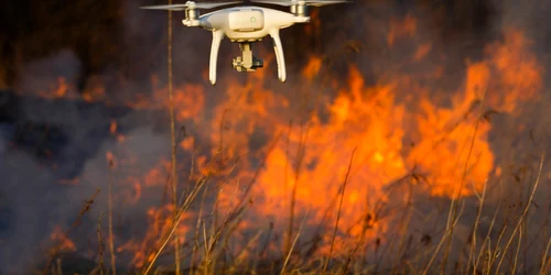 Incendiu padure vegetatie drona FOTO Shutterstock
