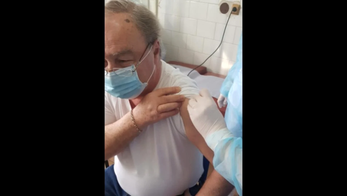 Medicul Cătălin Petrencic s-a vaccinar anti-COVID şi doreşte ca şi pacienţii să-i urmeze exemplul FOTO Facebook/Cătălin Petrencic