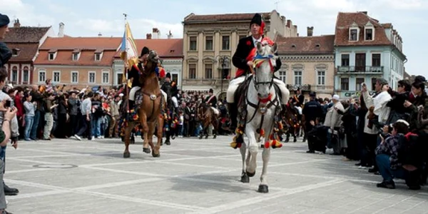 Junii îşi reiau tradiţiile după doi ani de pandemie FOTO Adevărul