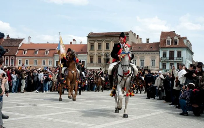 Junii îşi reiau tradiţiile după doi ani de pandemie FOTO Adevărul