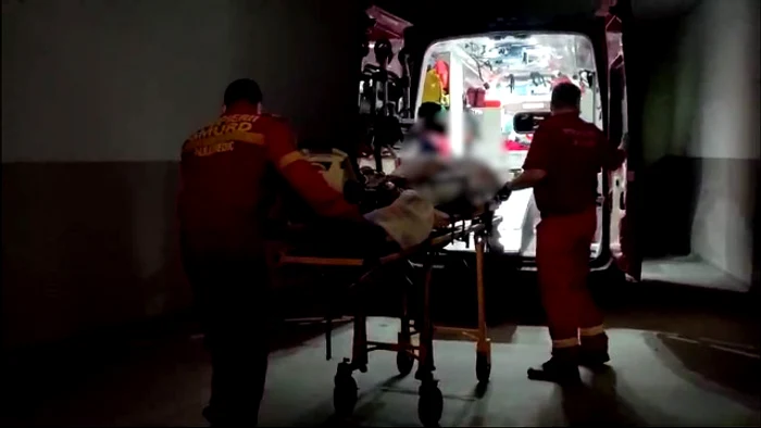 Mamă și cinci copii, duși la spital.