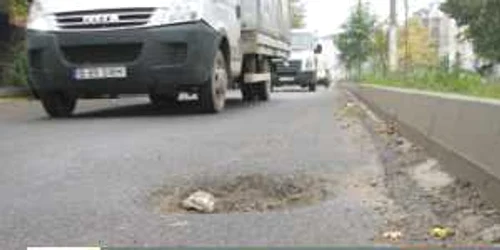 Pe unele străzi din oraş reabilitate anul acesta au apărut deja gropi