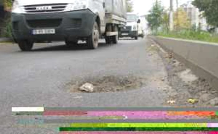 Pe unele străzi din oraş reabilitate anul acesta au apărut deja gropi