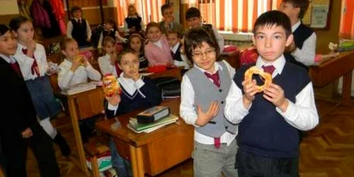 Şcolarii din Bistriţa vor primi cornuri abia de luni( arhiva)