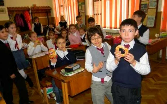 Şcolarii din Bistriţa vor primi cornuri abia de luni( arhiva)