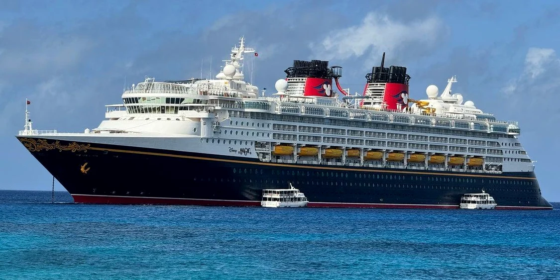 Un tată a sărit de pe nava de croazieră Disney Dream ca să-și salveze fiica FOTO: X