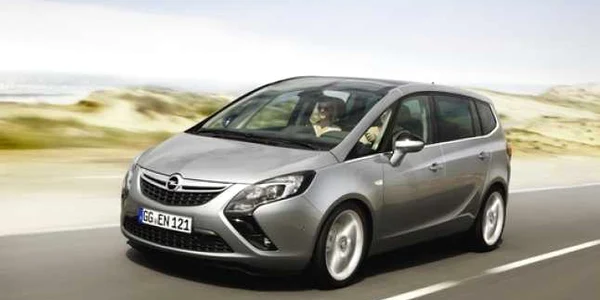 Maşinile rechemate în service sunt Opel Zafira C, cea mai nouă generaţie a acestui model 