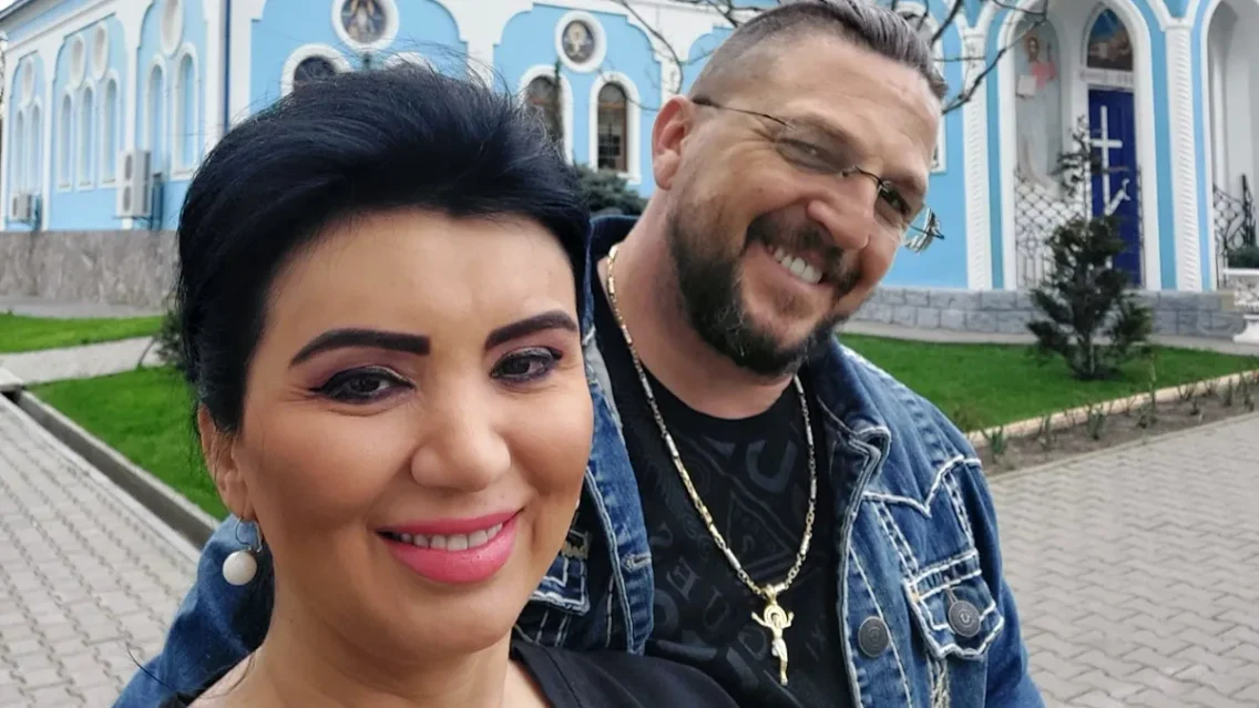 Adriana Bahmuţeanu, încântată de vizita în America, la soțul ei, George Restivan  