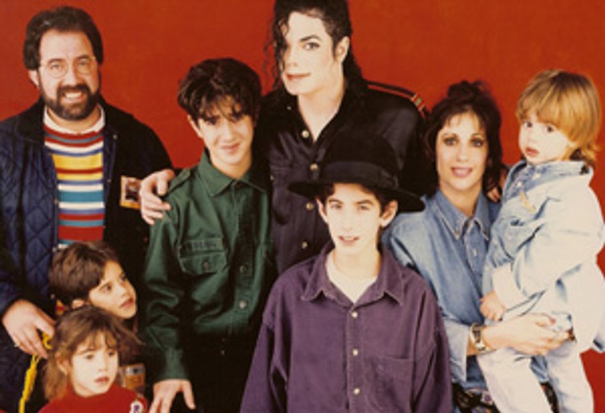 De la susținători la acuzatori: patru frați fac acuzații grave de abuz sexual la adresa lui Michael Jackson