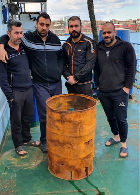 Marinari pe nava Ali Bey abandonată în Portul Constanţa Sursa SLN