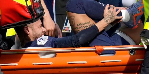 Neymar da Silva Santos Jr accidentat targa meci PSG Lille 2 02 2023 FOTO Profimedia