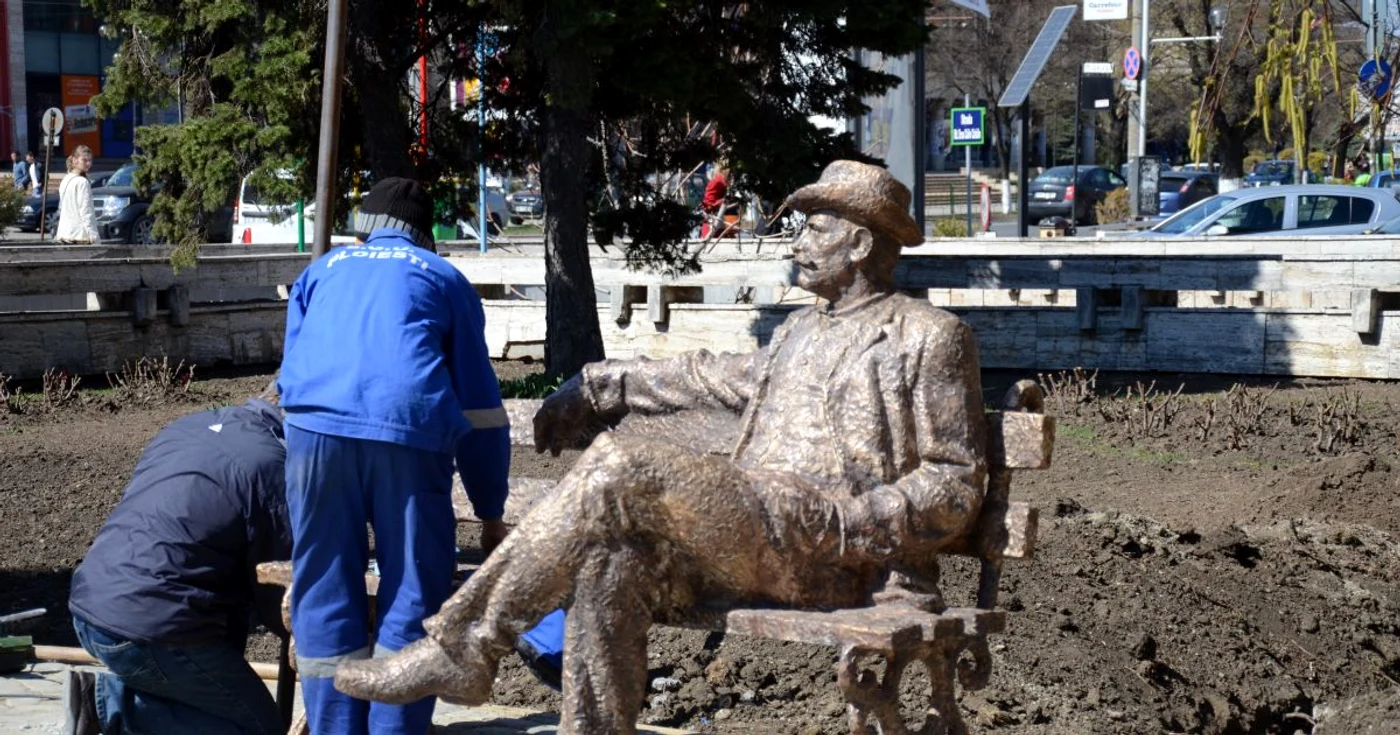Grupul statuar a fost creat cu ocazia „Anului Caragiale“