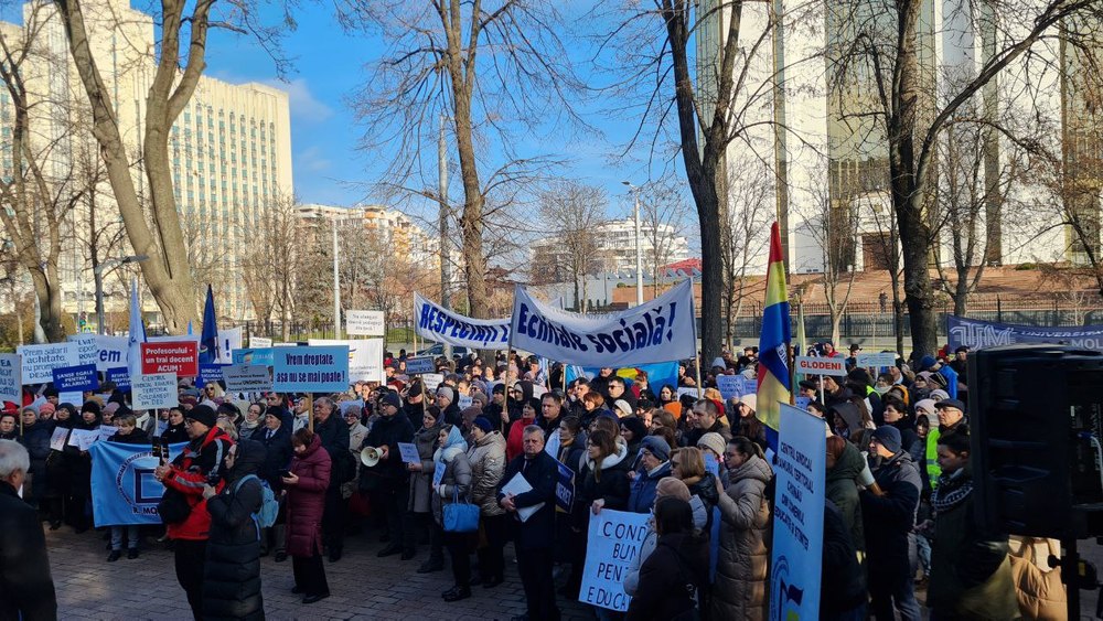 Multiplu protest în capitala Rep. Moldova. Sinopticienii, profesorii, fermierii și sindicaliștii au ieșit în stradă