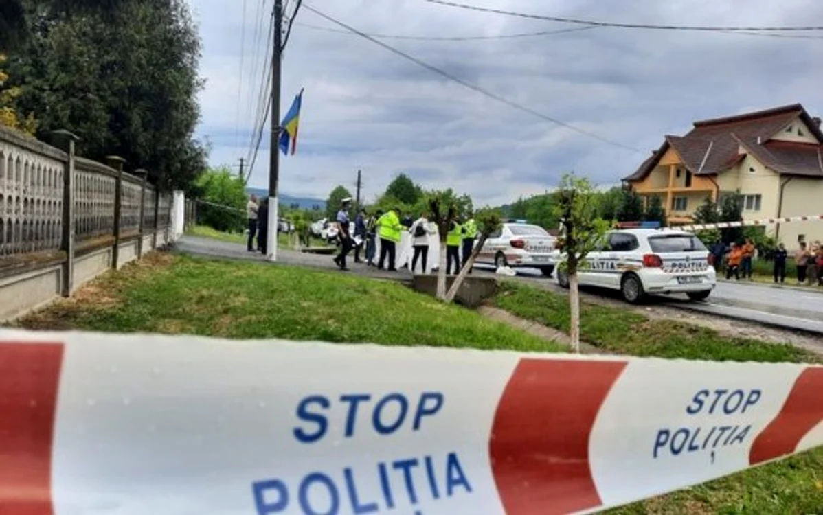 Adolescentul de 15 ani a fost lovit în cap și înjunghiat în fața bisericii, în încercarea de a-și apăra mamaFoto: Denis Grigorescu/adevarul.ro