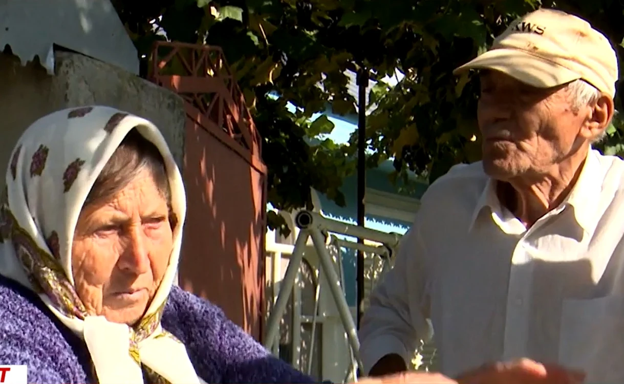 Doi pensionari au rămas fără toate economiile lor / Foto: Captură video Antena3.ro
